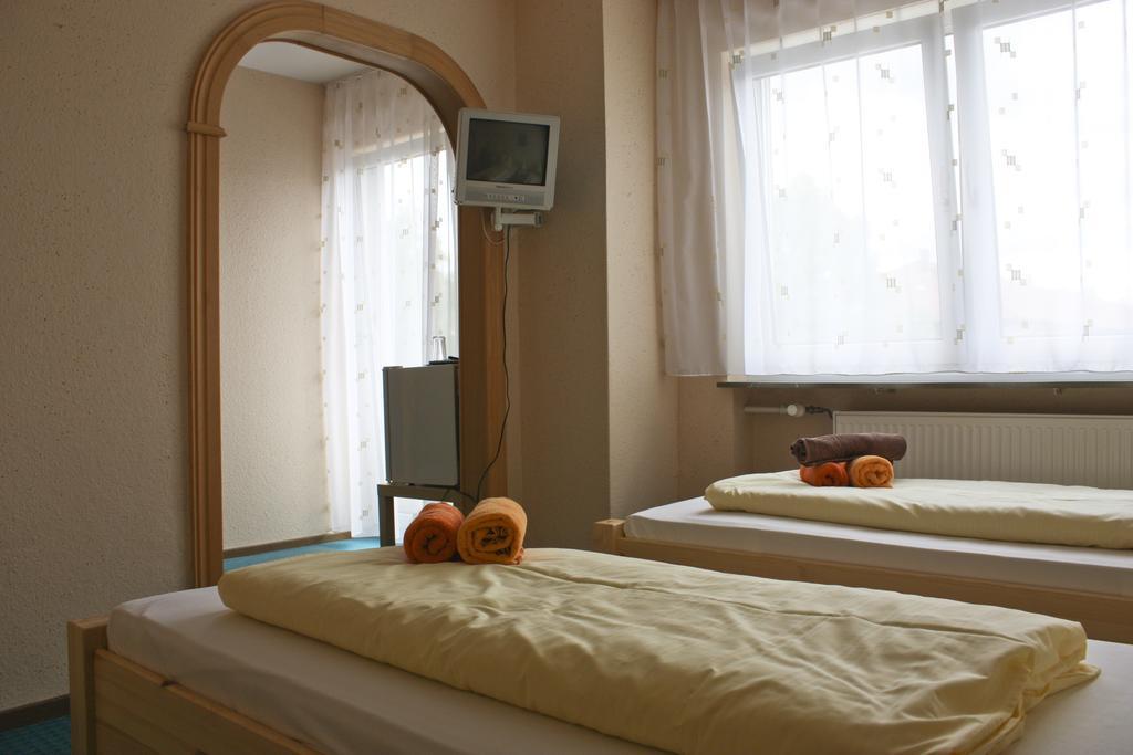 Gästehaus am Heuss-Platz Erlangen Zimmer foto