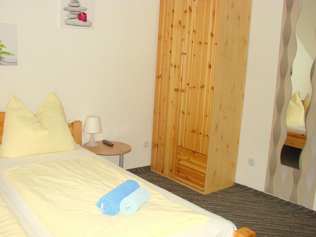 Gästehaus am Heuss-Platz Erlangen Zimmer foto