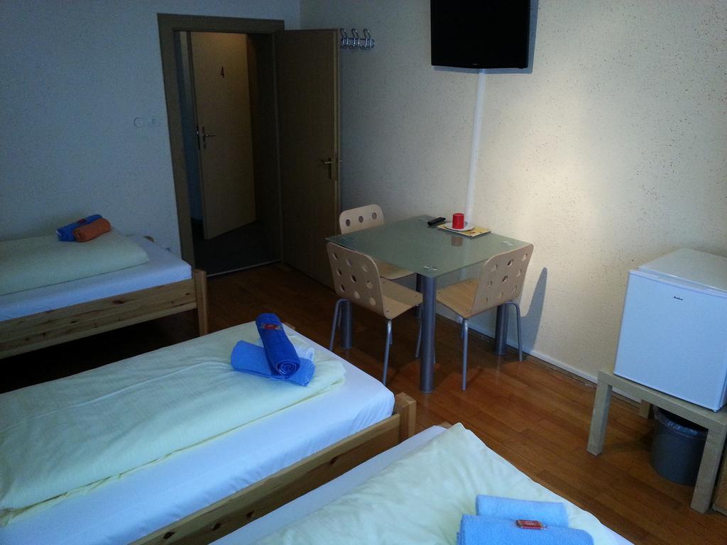 Gästehaus am Heuss-Platz Erlangen Zimmer foto