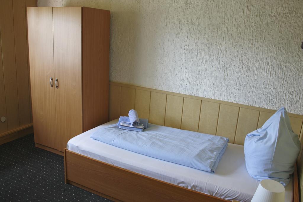 Gästehaus am Heuss-Platz Erlangen Zimmer foto