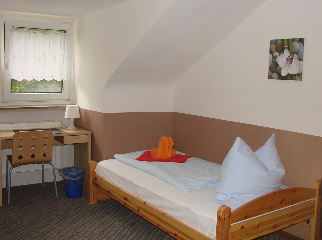 Gästehaus am Heuss-Platz Erlangen Zimmer foto