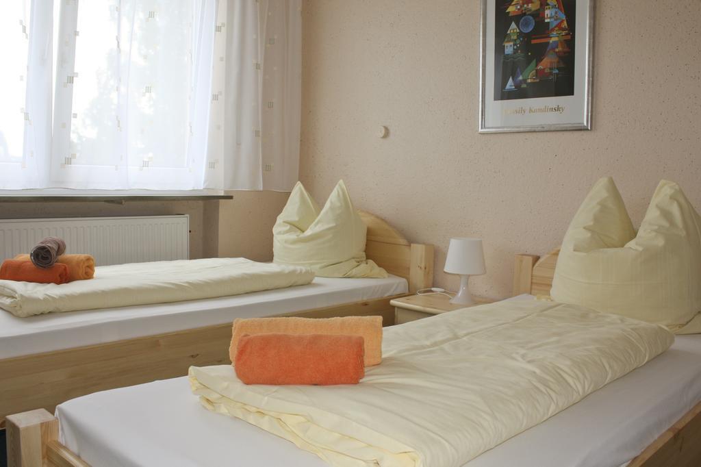 Gästehaus am Heuss-Platz Erlangen Zimmer foto